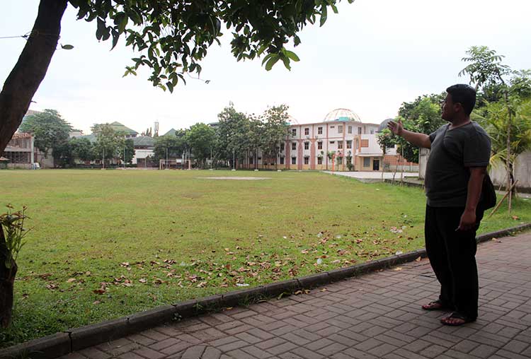 LAPANG YANG LUAS, BANYAK POHON RINDANG, FASILITAS PENDUKUNG LENGKAP